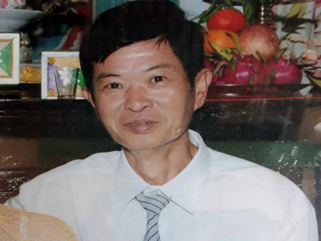 Chồng chém vợ rơi xuống sông, nửa đêm về thăm mộ