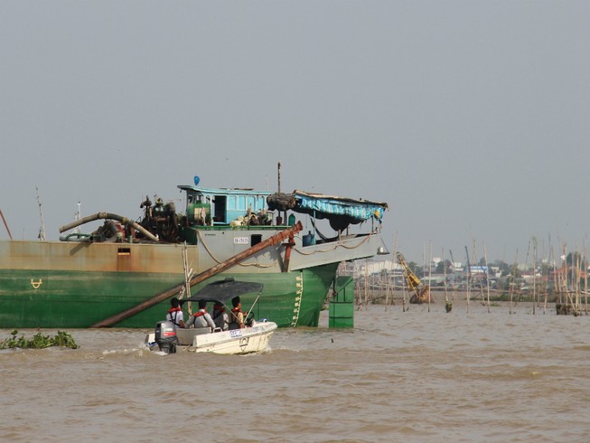 Tìm thấy đại úy mất tích trên sông Hậu do va chạm giao thông