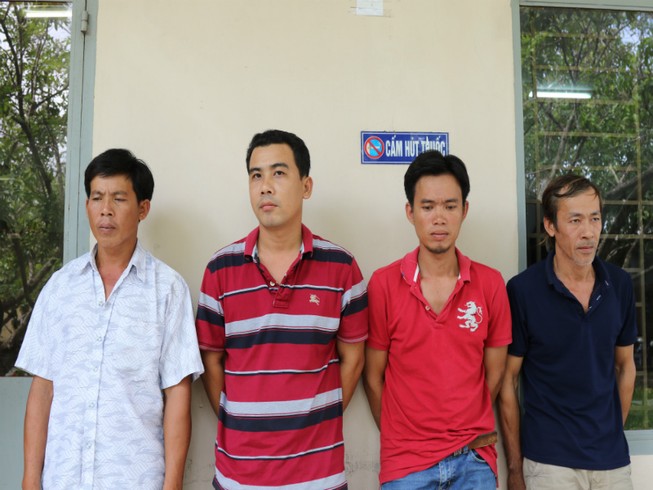 Phá hai tụ điểm cá độ bóng đá ở Cần Thơ trong đêm