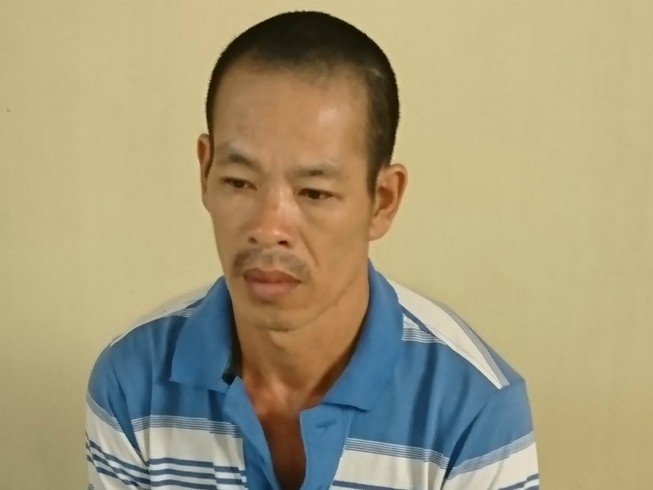 Bé gái bị chồng hờ của mẹ xâm hại đến sinh con