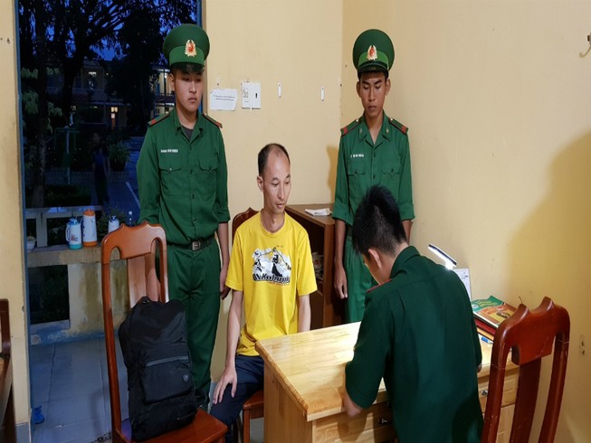 Biên phòng Hà Tiên bắt giữ kẻ bị truy nã trốn qua biên giới