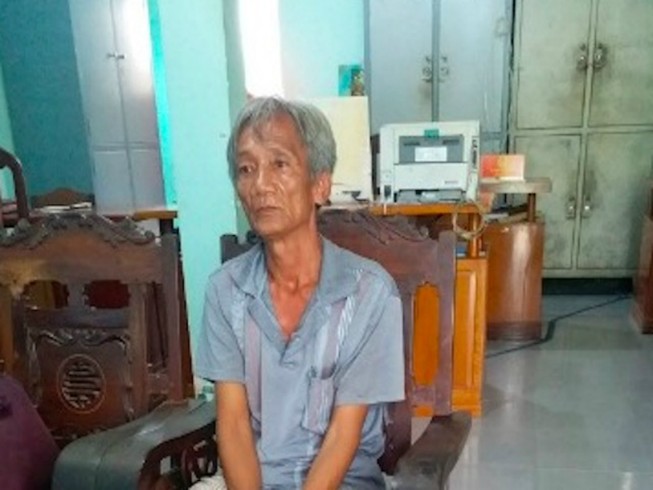 Chồng tá hỏa phát hiện vợ bị giết, trói trên ghe