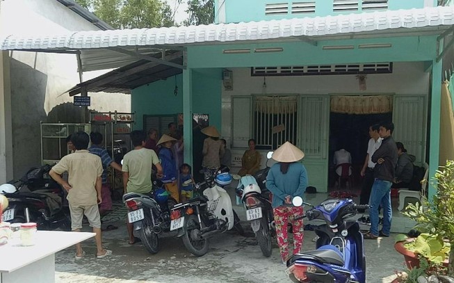 Chữa bệnh bằng cách... sờ, vuốt, thổi