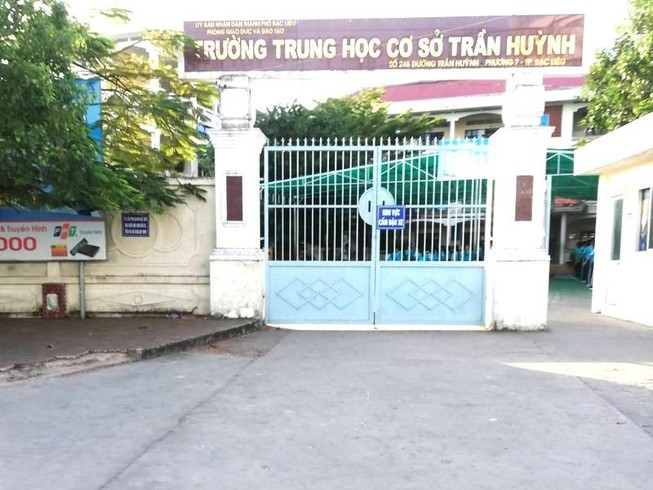 Vụ đòi quần: Phụ huynh xin lỗi thầy giáo và cộng đồng mạng