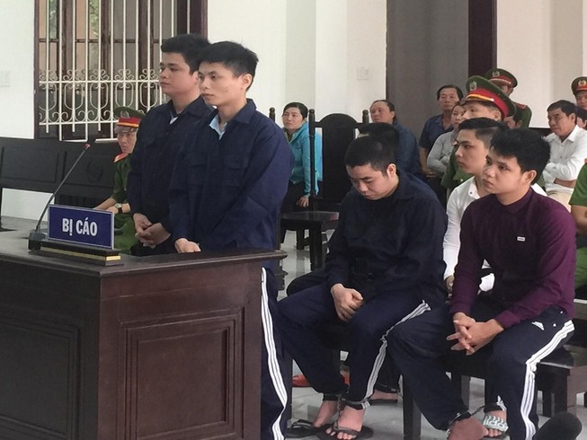 Phạt tù nhóm thanh niên truy sát người như phim