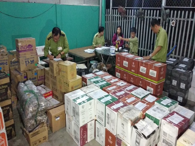 Tạm giữ hơn 3.000 chai rượu ngoại không rõ nguồn gốc