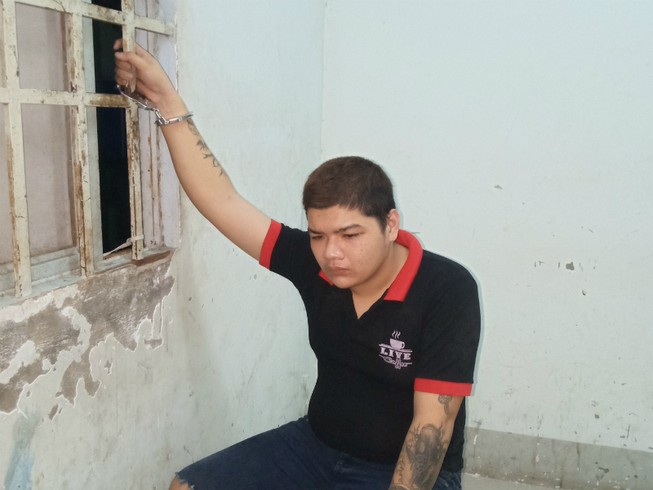 Vờ hỏi đường rồi cướp điện thoại