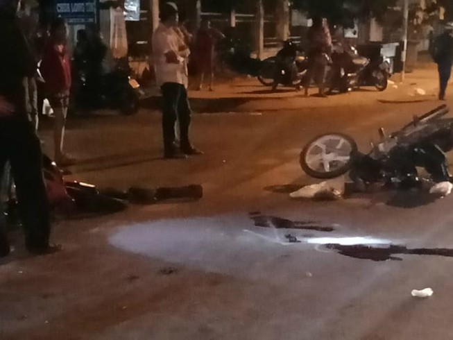 Xe máy tông nhau trên QL53, hai người tử vong