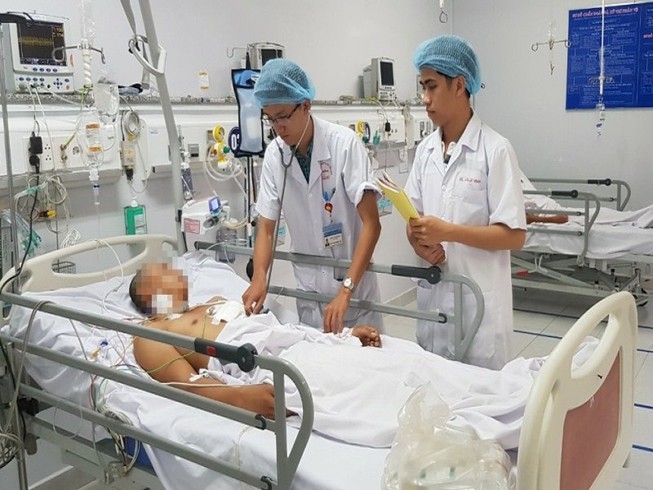 Phẫu thuật cứu sống thanh niên tự đâm xuyên tim