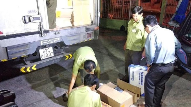 Tạm giữ 15 tấn thực phẩm đông lạnh không chứng từ