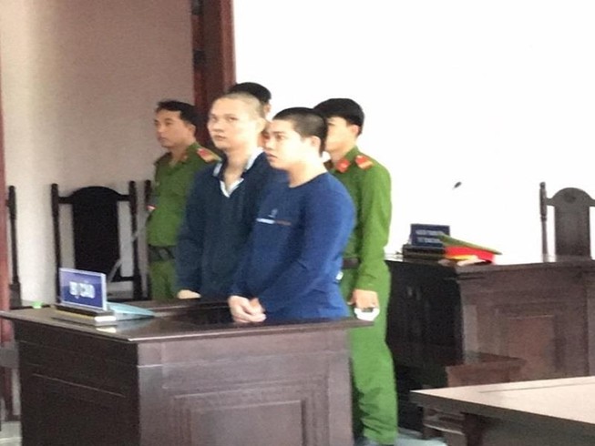 Hai anh em đâm nhau, kẻ chết người vào tù