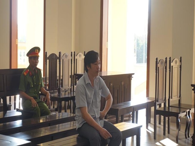 Điều tra dấu hiệu đồng phạm vụ lừa chạy việc vào ngành công an