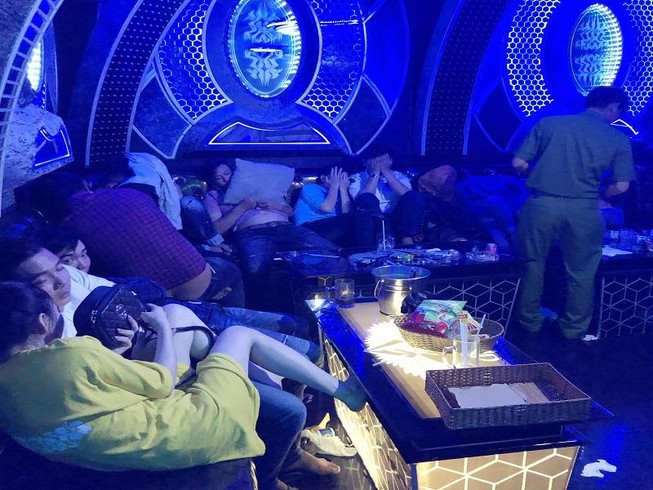 Gần 100 người dương tính với ma túy trong quán karaoke