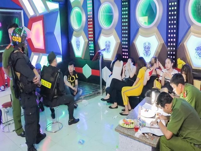 20 người dương tính với ma túy trong quán karaoke ở Vĩnh Long