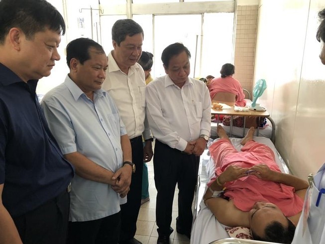 Lãnh đạo TP Cần Thơ thăm Đại úy bị đâm phải cắt bỏ thận