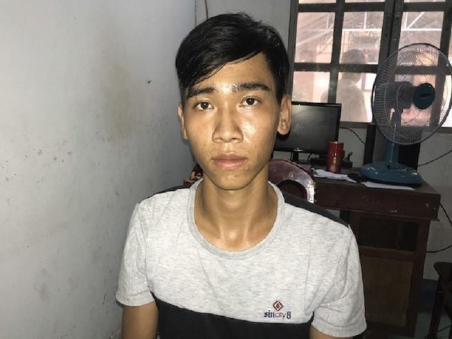 Giả danh công an vào trường gà cướp tài sản