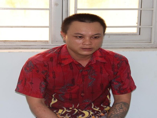 Nhậu say, đập xe rồi tấn công công an