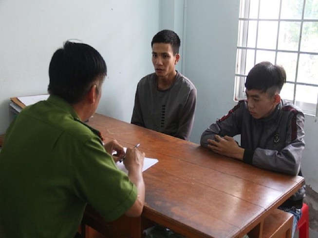 Mâu thuẫn, 2 thanh niên bắn súng vào nhà người khác