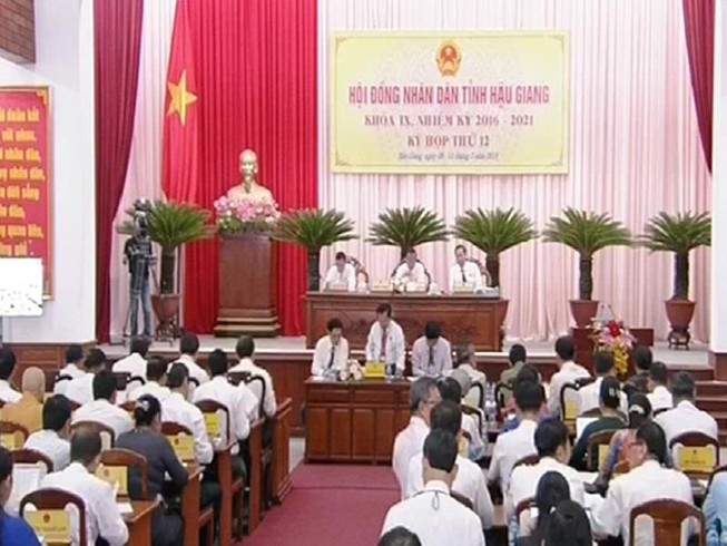 Hậu Giang: Đại biểu chất vấn việc 'thiếu chuẩn' khi bổ nhiệm