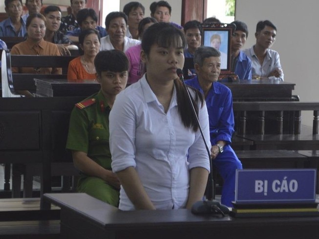 Cô gái 18 tuổi sát hại chồng hờ vì gia đình bị xúc phạm