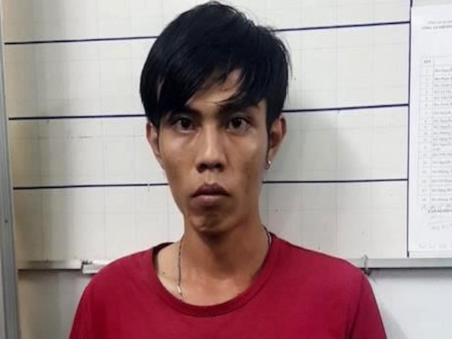Chục trai trẻ sập bẫy tìm thanh niên 'phục vụ tình dục quý bà'
