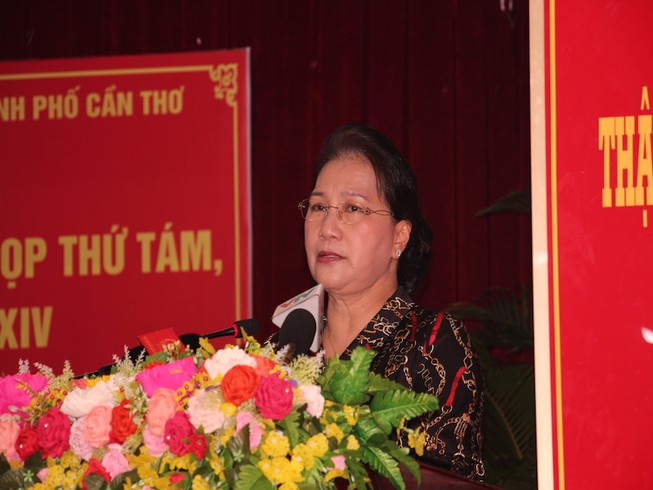 Chủ tịch Quốc hội nói về đường ngàn tỉ vừa bàn giao đã hỏng