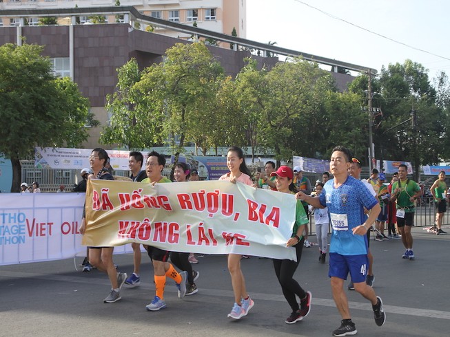 2000 người vừa chạy marathon vừa ngắm cảnh đẹp Cần Thơ