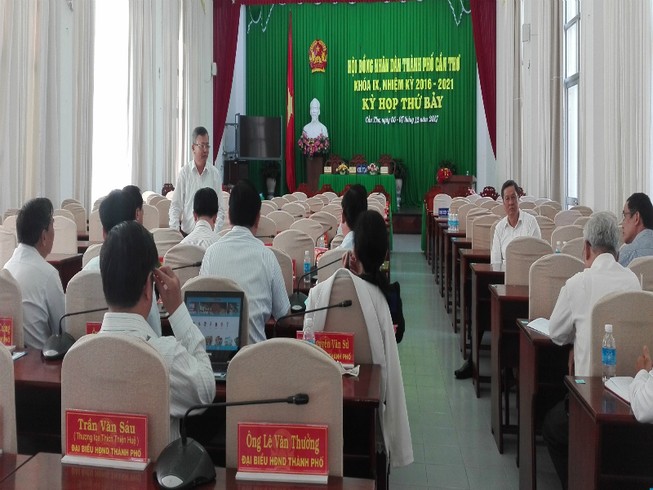 Không đồng ý lấy 19,5 tỉ đồng ngân sách nuôi đội bóng