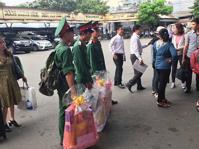 Bắt đầu chở hơn 1,7 triệu khách về quê ăn Tết