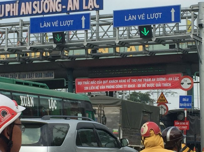 TP.HCM: Hối thúc trạm BOT lắp thu phí không dừng