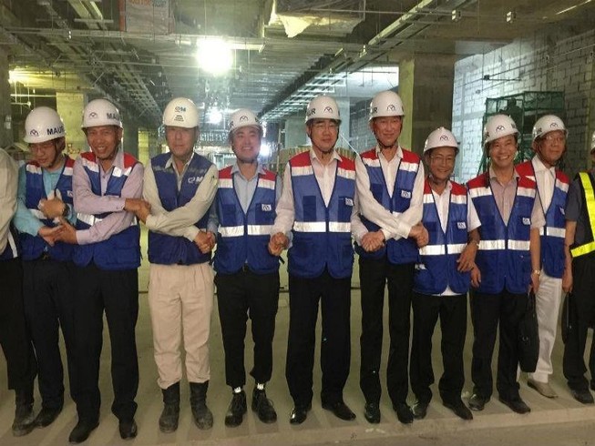 Bí thư Nguyễn Thiện Nhân thị sát tuyến metro số 1