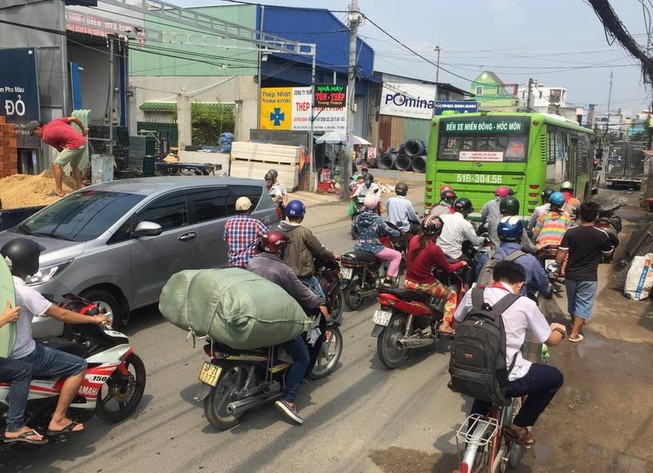 Đường liên quận bị cắt khúc, xương xẩu
