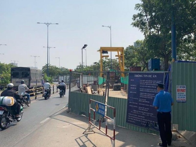 Thực hư việc Thanh tra giao thông chỉ đứng nhìn lô cốt