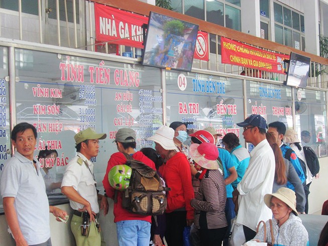 TP.HCM: Chen nhau mua vé về quê dịp tết Dương lịch