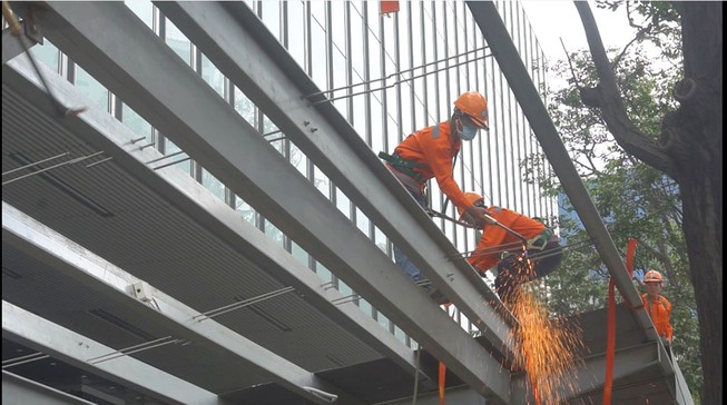 Ông Hải cho phá dỡ mái che khổng lồ của Saigon Center