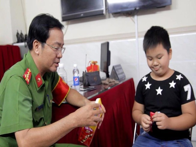 Tìm được dì ruột của bé trai đi lạc ở quận 1