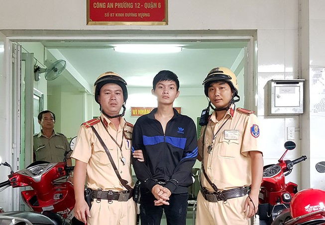 CSGT TP.HCM phối hợp bắt bị can truy nã