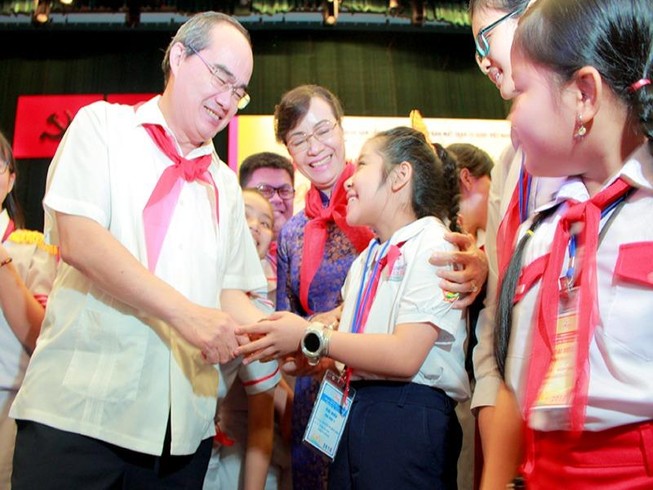 Học sinh 'sợ' nhà vệ sinh ở trường, nhịn tới lúc về nhà
