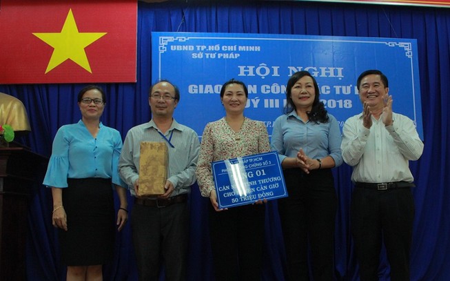 Sở Tư pháp TP.HCM trao nhà tình thương cho huyện Cần Giờ