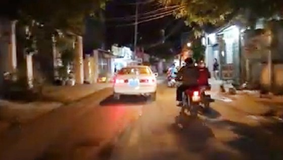 Người lái xe 80B giả hú còi inh ỏi bị phạt gần 15 triệu đồng