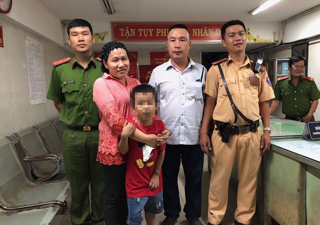 Bé trai mất tích sau trận thắng của Việt Nam trước Malaysia
