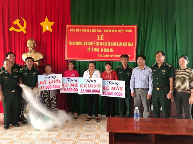 Ngư dân Cần Giờ được trao 'cần câu cơm'