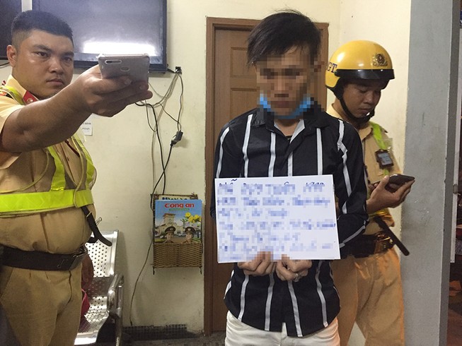Tàng trữ ma tuý, thanh niên đi thu tiền bảo kê bị CSGT vây bắt