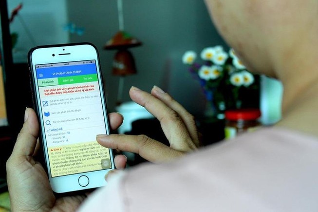 Nộp hồ sơ, gửi kiến nghị cho quận Tân Bình qua điện thoại