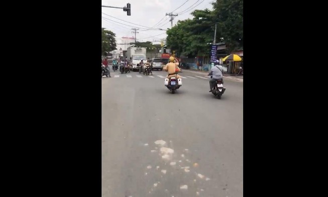 Mô tô CSGT chết máy khi rượt đuổi ô tô ‘điên’