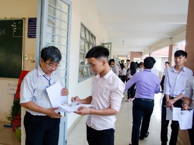Chở đề thi bằng máy bay ra Côn Đảo