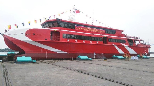 Xử phạt thuyền trưởng cố chạy tàu về Vũng Tàu khi áp thấp