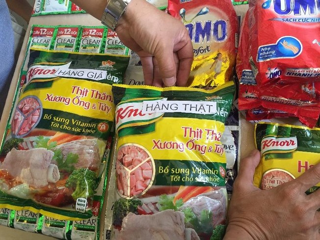 Bột giặt, dầu gội, hạt nêm… giả như thật