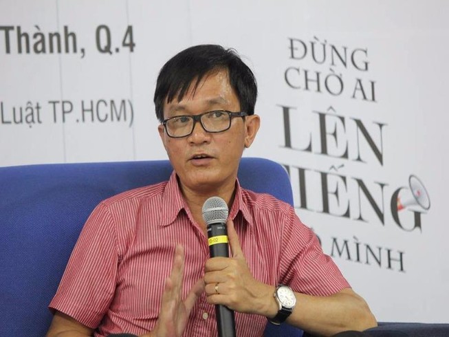 Ra mắt sách 'Đừng chờ ai lên tiếng hộ mình'
