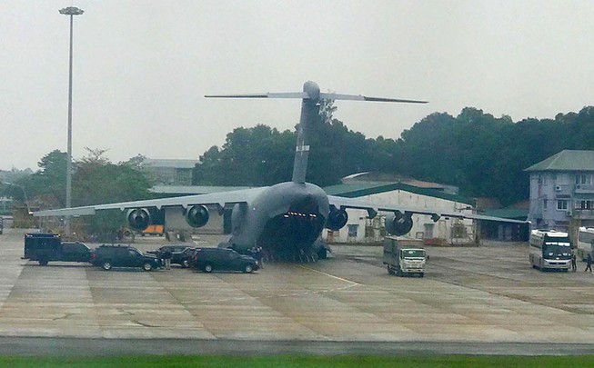 C-17 đưa xe 'Quái thú' của ông Trump đến Hà Nội